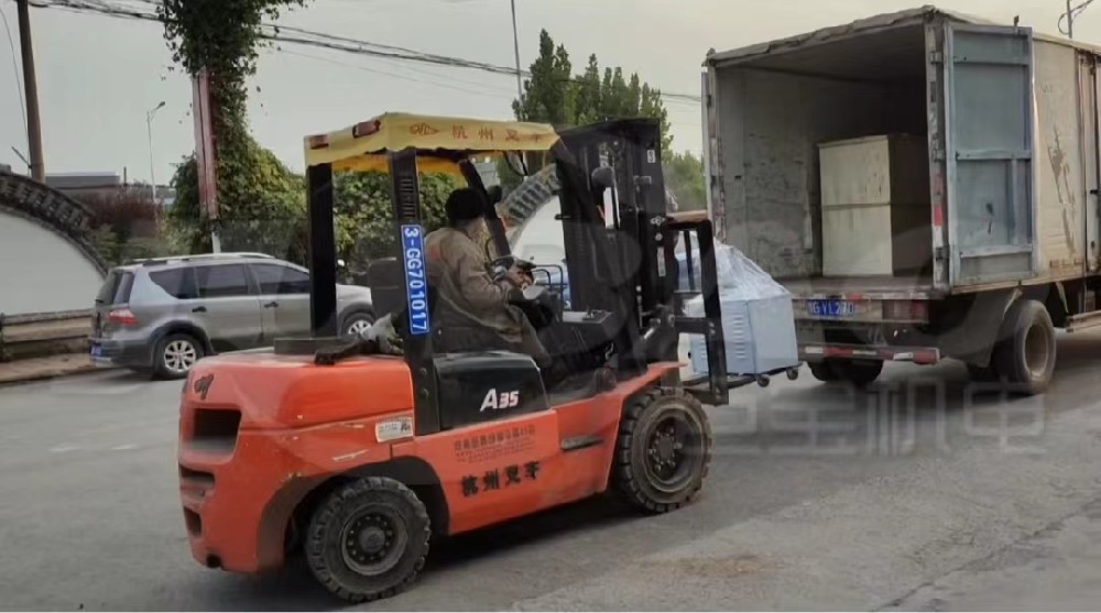 移動式真空上料機上車，發(fā)貨啦