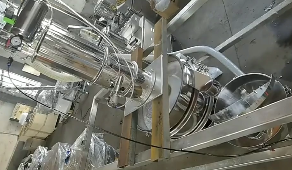真空上料機(jī)接旋振篩、料倉試樹脂粉物料